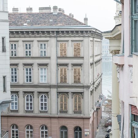 Newsunny Apartment At The Budacastle Budapeste Exterior foto