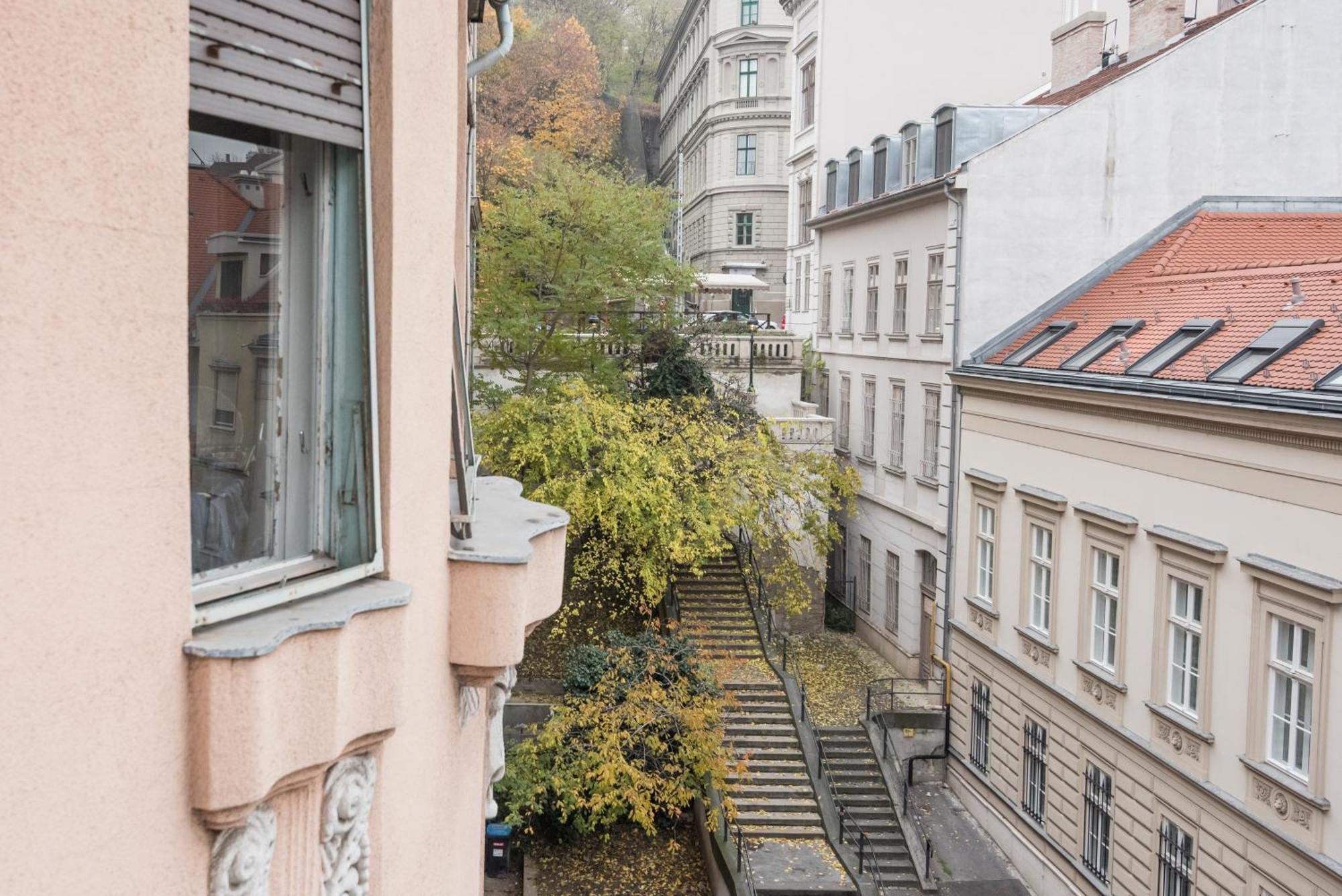 Newsunny Apartment At The Budacastle Budapeste Exterior foto